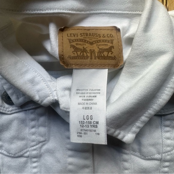 Girl’s Levi’s white jean jacket - Picture 3 of 3